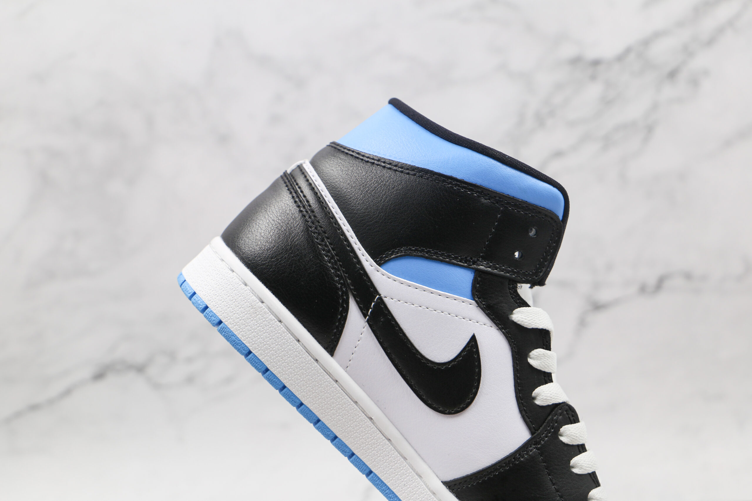 NIKE Air Jordan AJ1 Mid 2026 | Drip Kickz NIKE Air Jordan AJ1 Mid - Image 4