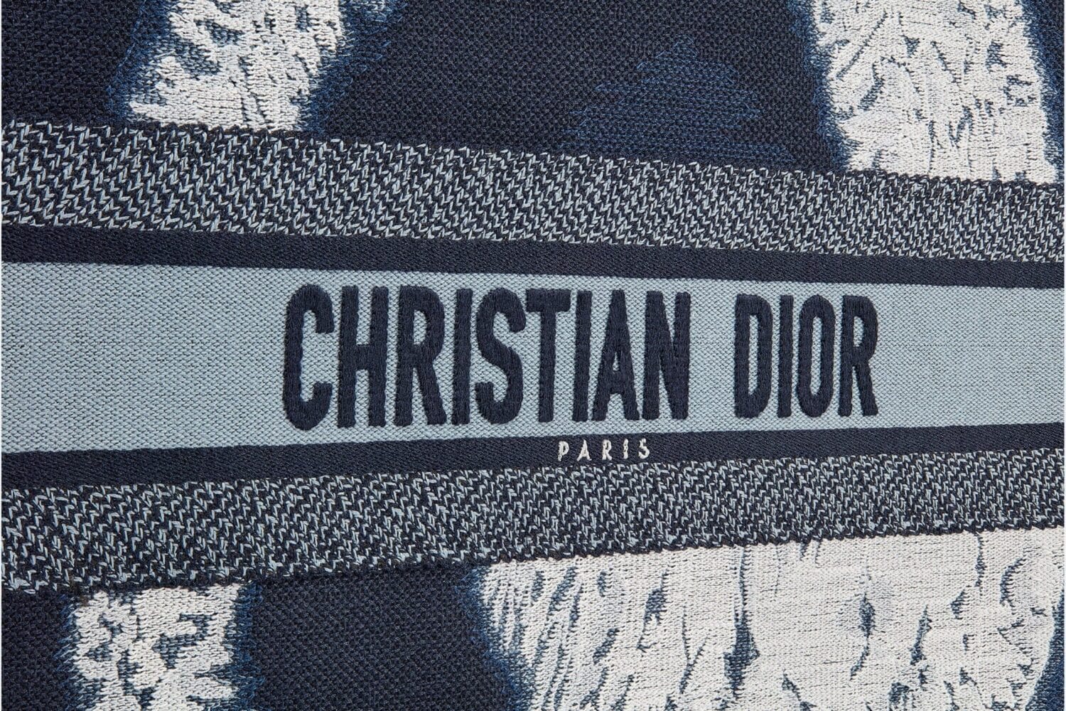 DIOR BOOK TOTE 2026 | Drip Kickz DIOR BOOK TOTE - Image 4