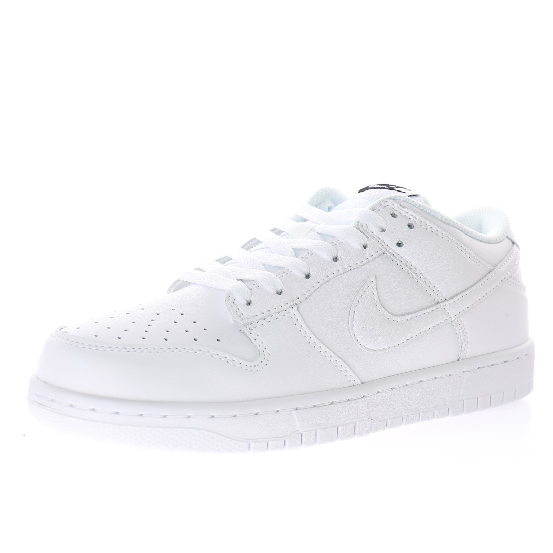 Nike WMNS SB Dunk Low"Triple White" 2026 | Drip Kickz Nike WMNS SB Dunk Low"Triple White" - Image 3