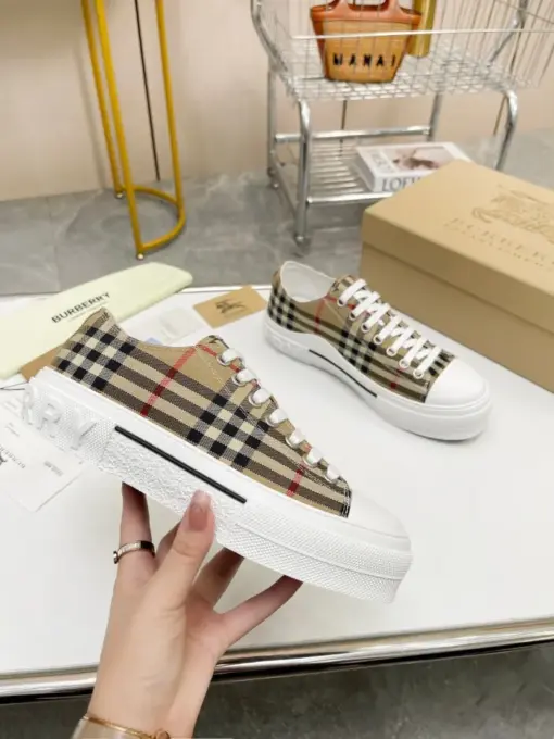 Burberry Sneaker - Image 2