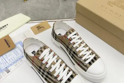 Burberry Sneaker 2025