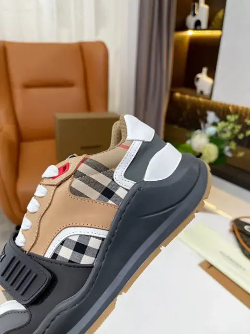 Burberry Sneaker - Image 2