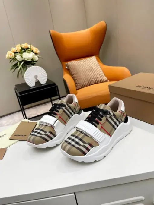 Burberry Sneaker - Image 3