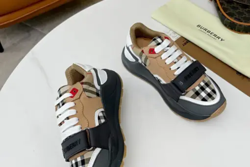 Burberry Sneaker 2025