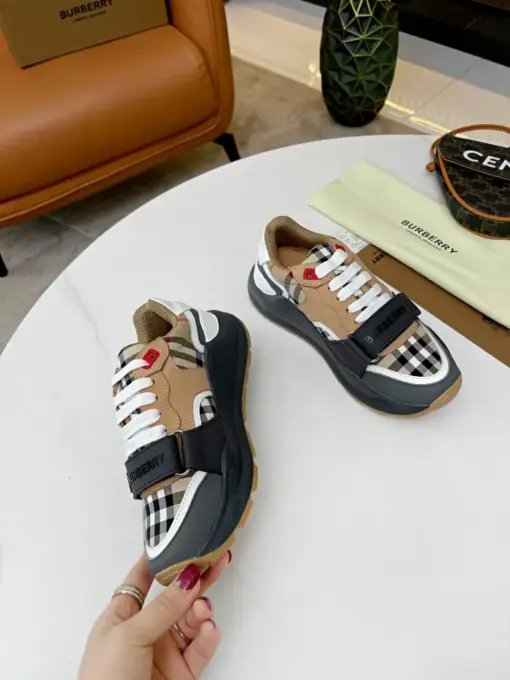 Burberry Sneaker - Image 3