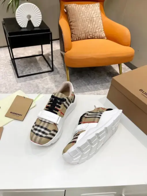 Burberry Sneaker - Image 2