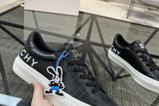 Givenchy Sneaker 2025