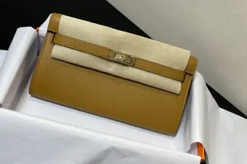 Kelly Classique To Go wallet Golden Brown