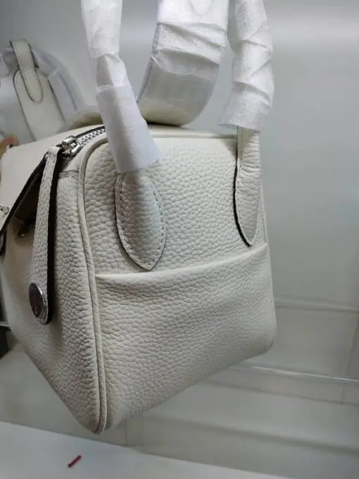 Hermes Lindy 26/30cm Bag White 2026 | Drip Kickz Hermes Lindy 26/30cm Bag White - Image 2