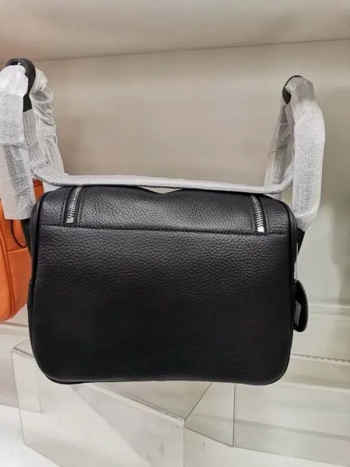 Hermes Lindy 26/30cm Bag Black 2026 | Drip Kickz Hermes Lindy 26/30cm Bag Black - Image 2