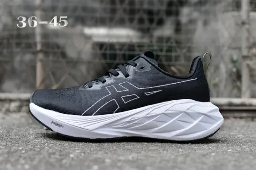 ASICS Novablast 4 Black & White