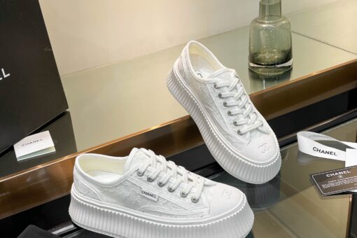 Chanel Sneakers Solid Off-White