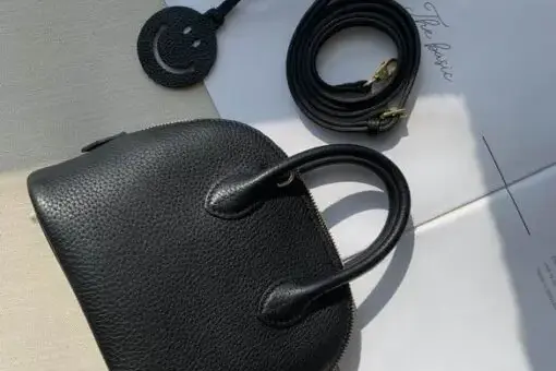Hermes Bolide Bag Black in premium leather with zipper closure – a classic Hermès handbag of timeless elegance and practicality.