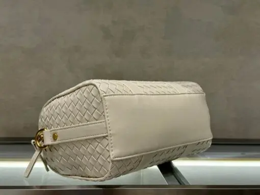 Bottega Veneta Crossbody Shoulder Bag Off White 2026 | Drip Kickz Bottega Veneta Crossbody Shoulder Bag Off White - Image 3