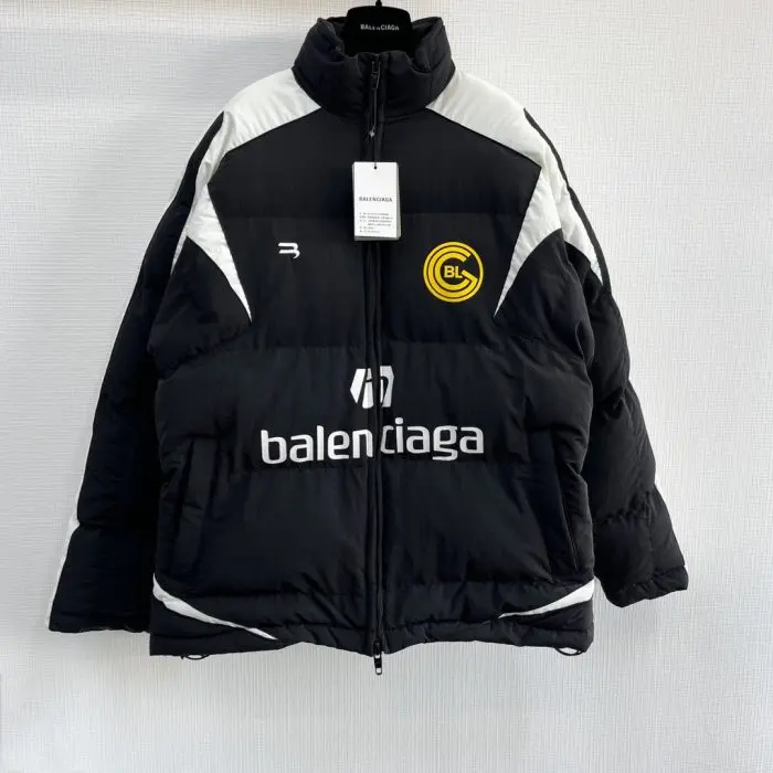 Balenciaga BL Puffer Jacket Black 2026 | Drip Kickz Balenciaga BL Puffer Jacket Black front view – black padded puffer jacket with Balenciaga logo, oversized luxury streetwear