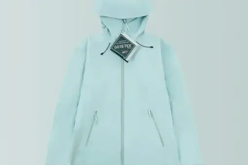 ARCTERYX Windbreaker Lightblue front and side view