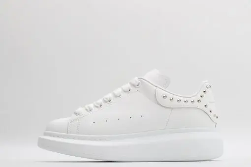 Alexander McQueen Silver – Iconic Oversized White Leather Sneakers With Studded Silver Heel