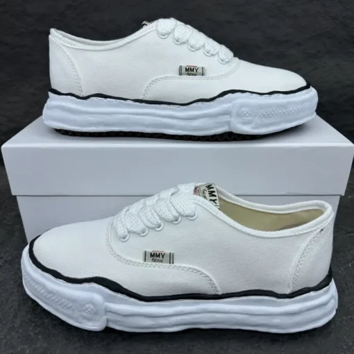Maison Mihara Yasuhiro MMY Sneaker White Black Border 2026 | Drip Kickz Maison Mihara Yasuhiro MMY Sneaker White Black Border - Image 4