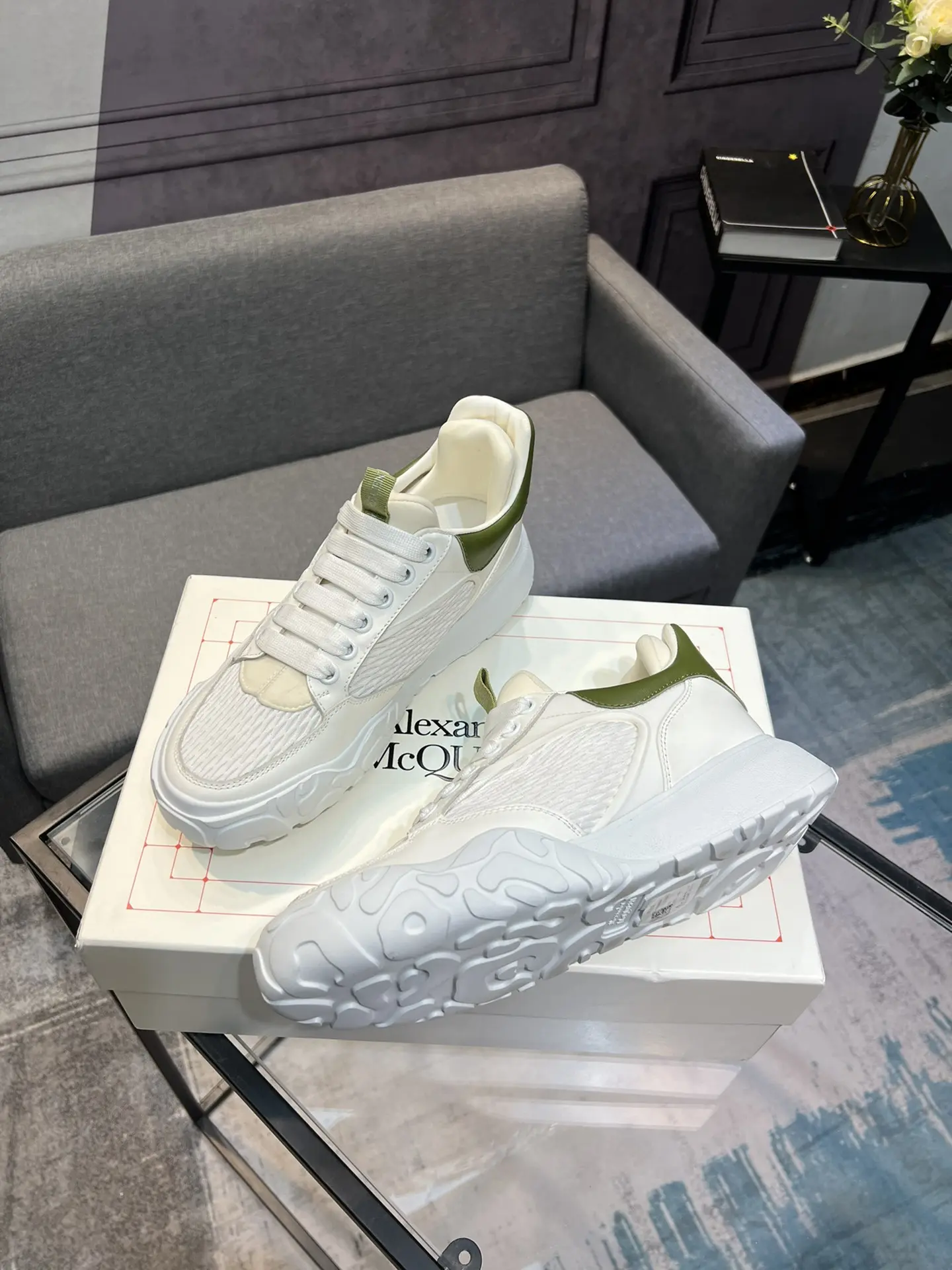 Alexander McQueen Oversized Sneakers White/Green 2026 | Drip Kickz Alexander McQueen Oversized Sneakers White/Green - Image 2
