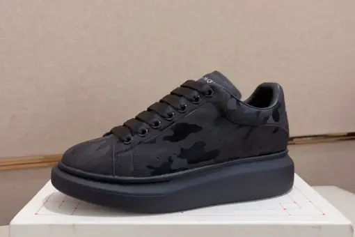 Alexander McQueen Sneakers Military Black