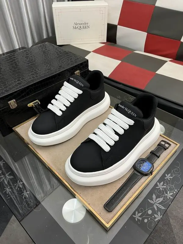 Alexander McQueen Sneakers Black & White Laces 2026 | Drip Kickz Alexander McQueen Sneakers Black & White Laces - Image 3