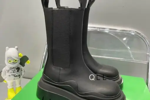Bottega Veneta Tire Chelsea Boots – Iconic Black Leather Lug Sole Boots