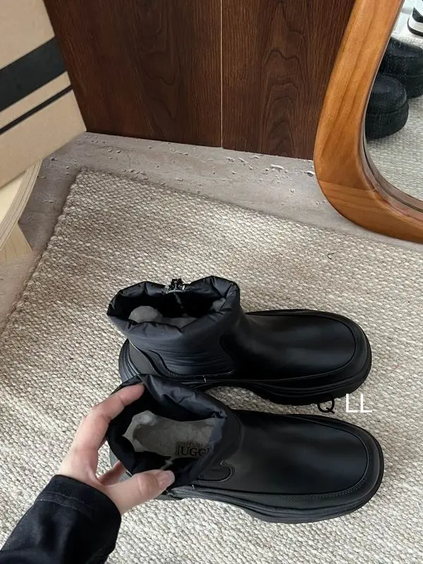 UGG Chelsea Boots Glossy Black 2026 | Drip Kickz UGG Chelsea Boots Glossy Black - Image 2