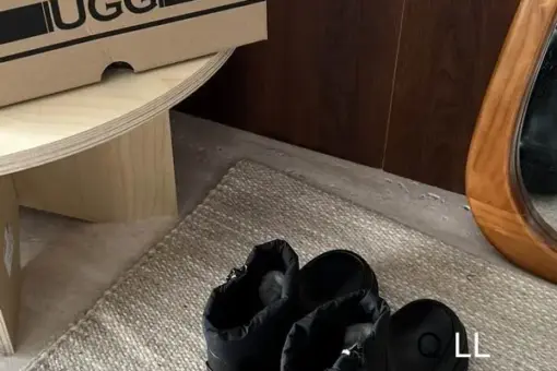 UGG Chelsea Boots Glossy Black