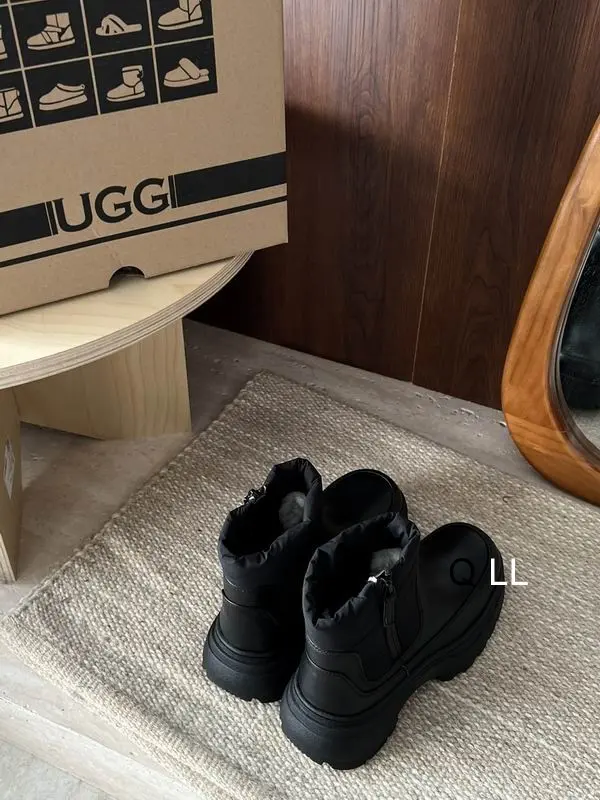 UGG Chelsea Boots Glossy Black 2026 | Drip Kickz UGG Chelsea Boots Glossy Black