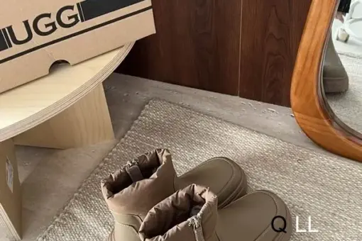 UGG Chelsea Boots Glossy Beige