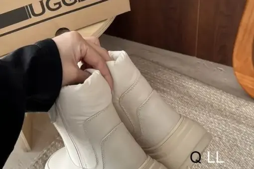 UGG Chelsea Boots Glossy White