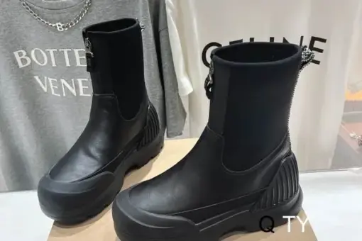 UGG Neumel X Zip Burnt Olive Shaded Clover Boot Black
