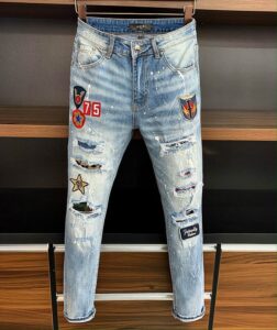 Amiri Distressed Jeans White