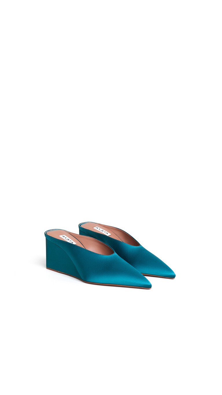 Alaïa Cube Mules Satin Emerald 2026 | Drip Kickz Alaïa Cube Mules Satin Emerald - Image 2