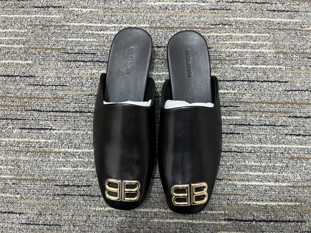 Balenciaga Cosy BB Leather Mules Black 2026 | Drip Kickz Balenciaga Cosy BB Leather Mules Black - Image 2
