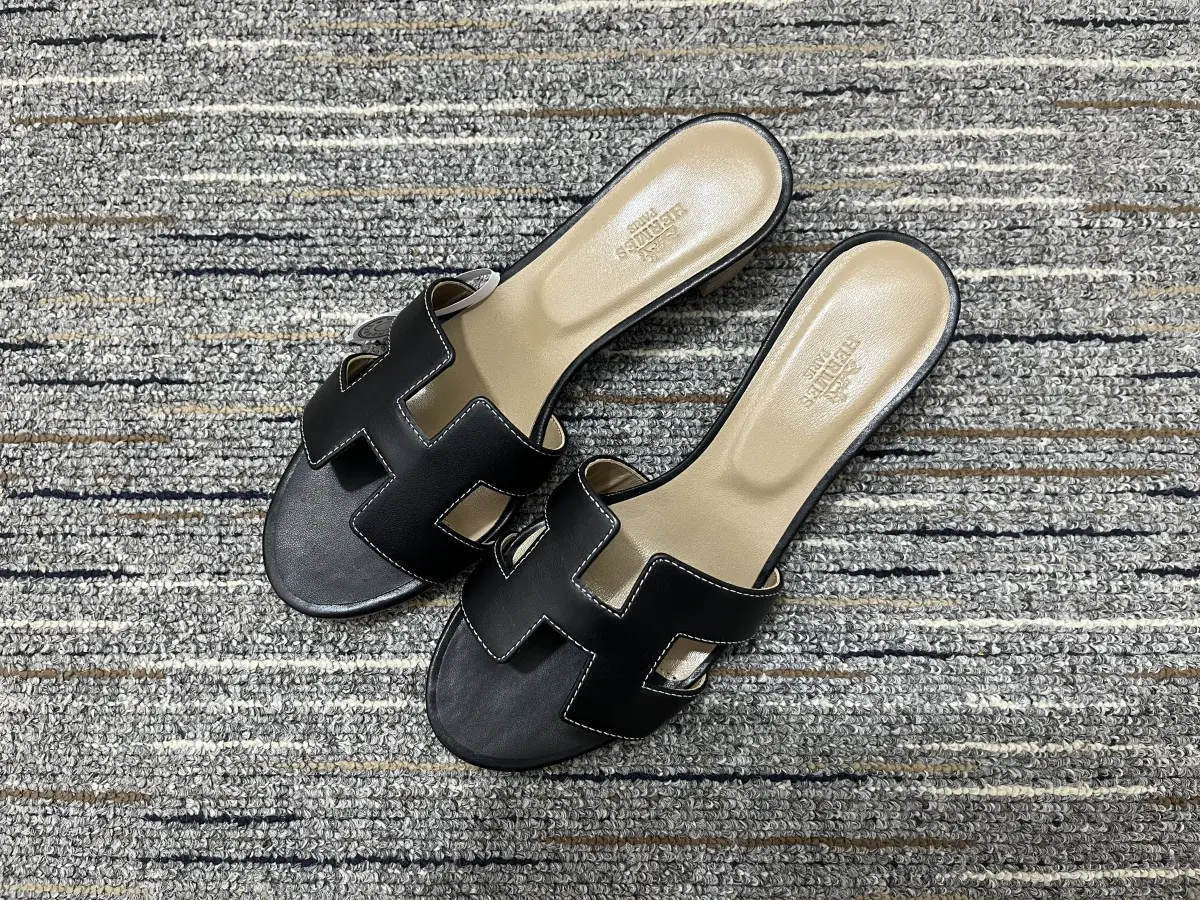 Hermès Oran Sandals Black 2026 | Drip Kickz Hermès Oran Sandals Black