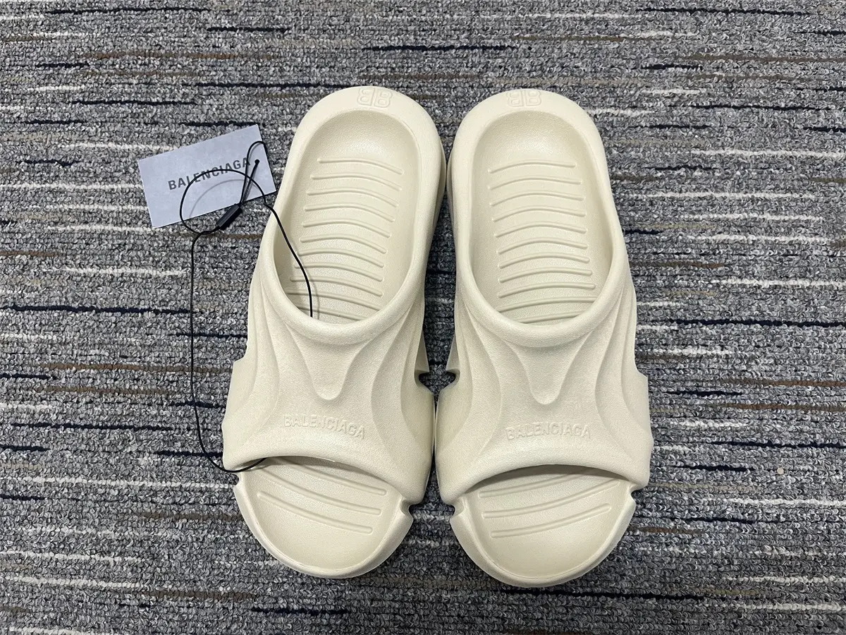 Balenciaga Mold Slide Sandals Beige 2026 | Drip Kickz Balenciaga Mold Slide Sandals Beige - Image 2