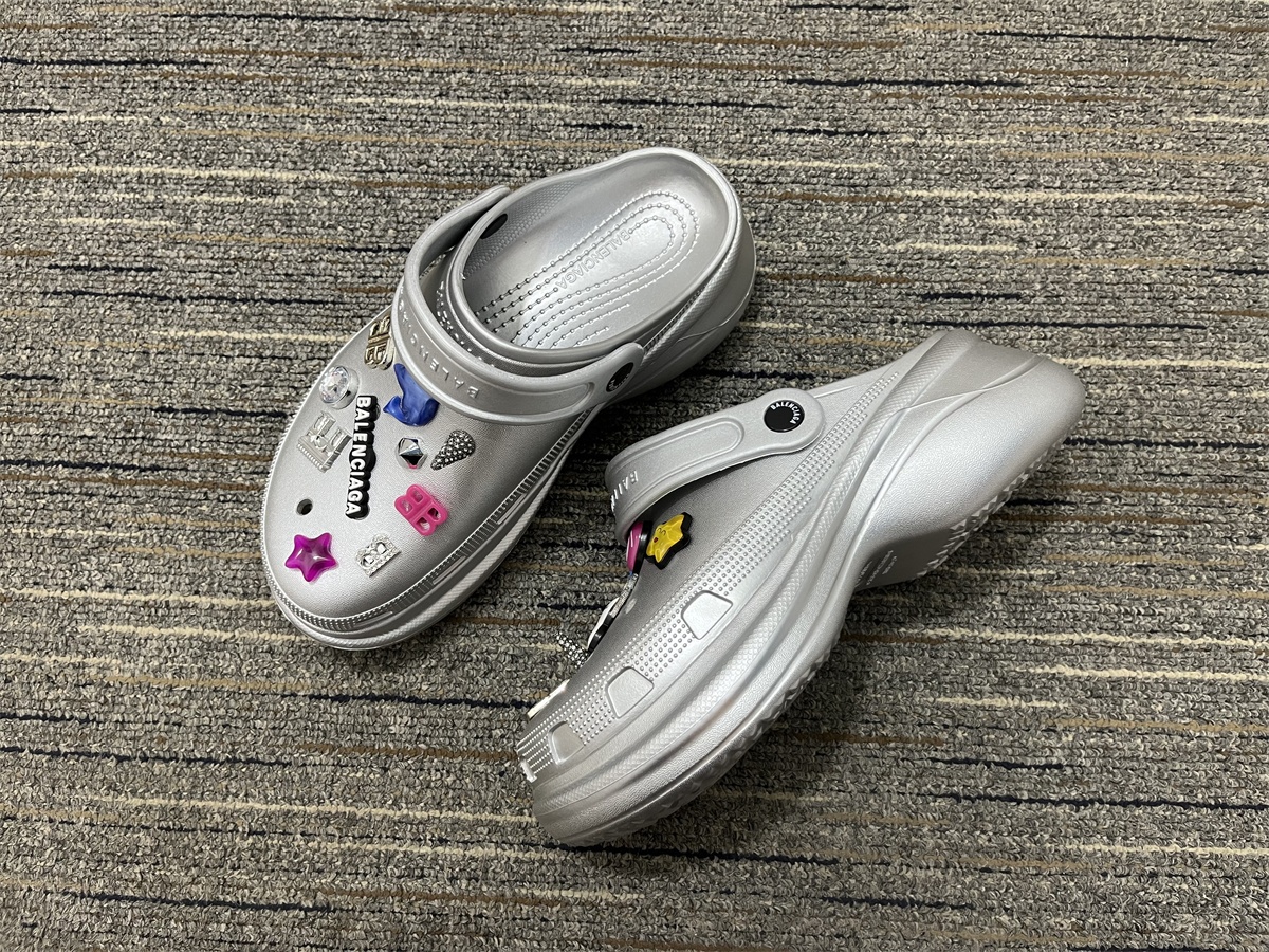Balenciaga x Crocs Platform Clogs Silver 2026 | Drip Kickz Balenciaga x Crocs Platform Clogs Silver - Image 3