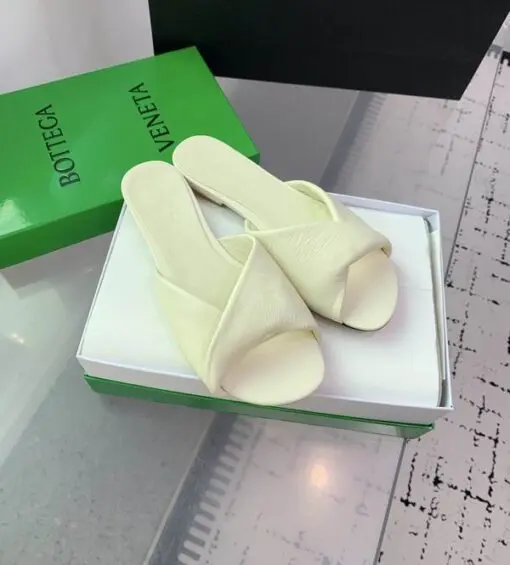 Bottega Veneta Flat Mule White 2026 | Drip Kickz Bottega Veneta Flat Mule White - Image 2