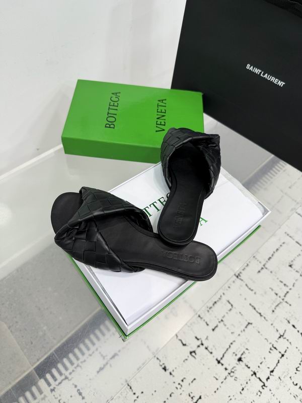 Bottega Veneta Blink Intrecciato Leather Flat Mules Glossy Black 2026 | Drip Kickz Bottega Veneta Blink Intrecciato Leather Flat Mules Glossy Black - Image 2