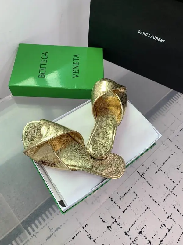 Bottega Veneta Blink Intrecciato Leather Flat Mules Glossy Gold 2026 | Drip Kickz Bottega Veneta Blink Intrecciato Leather Flat Mules Glossy Gold - Image 2
