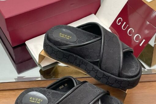 Women’s platform sandal black