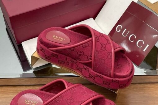 Women’s platform sandal red