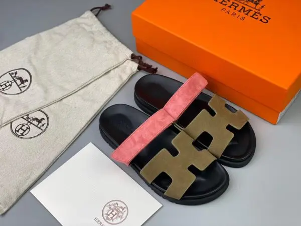 Hermès Chypre Sandals Vert Toundra & Pink Suede 2026 | Drip Kickz Hermès Chypre Sandals Vert Toundra & Pink Suede - Image 3