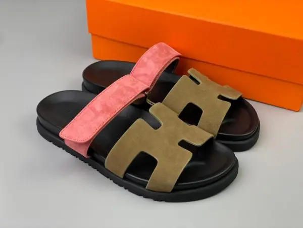 Hermès Chypre Sandals Vert Toundra & Pink Suede 2026 | Drip Kickz Hermès Chypre Sandals Vert Toundra & Pink Suede